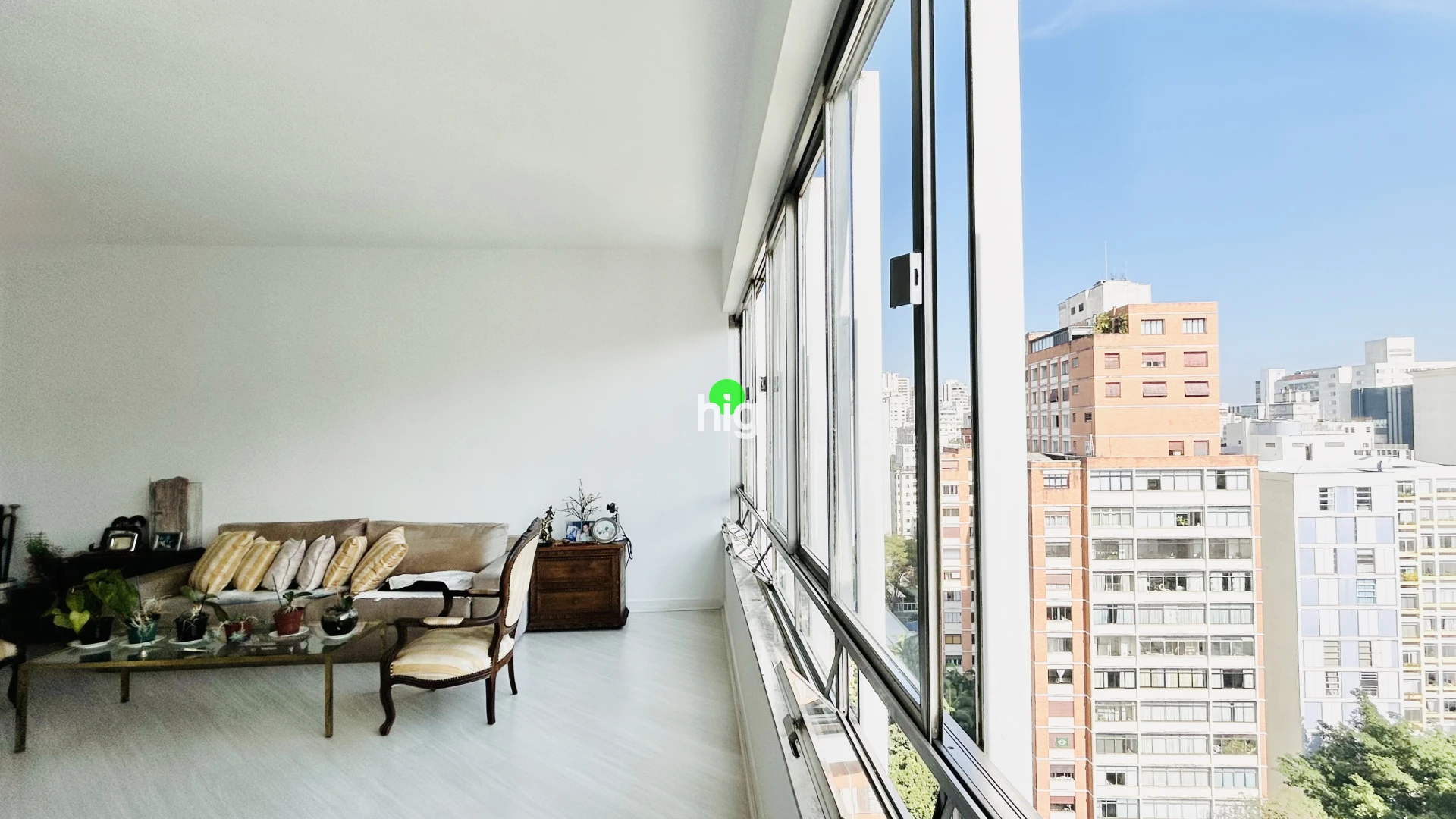 Um clássico modernista com luz, vista e história em Higienópolis