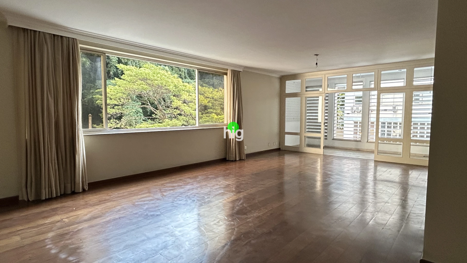 Raridade | Em frente à Praça Buenos Aires - 