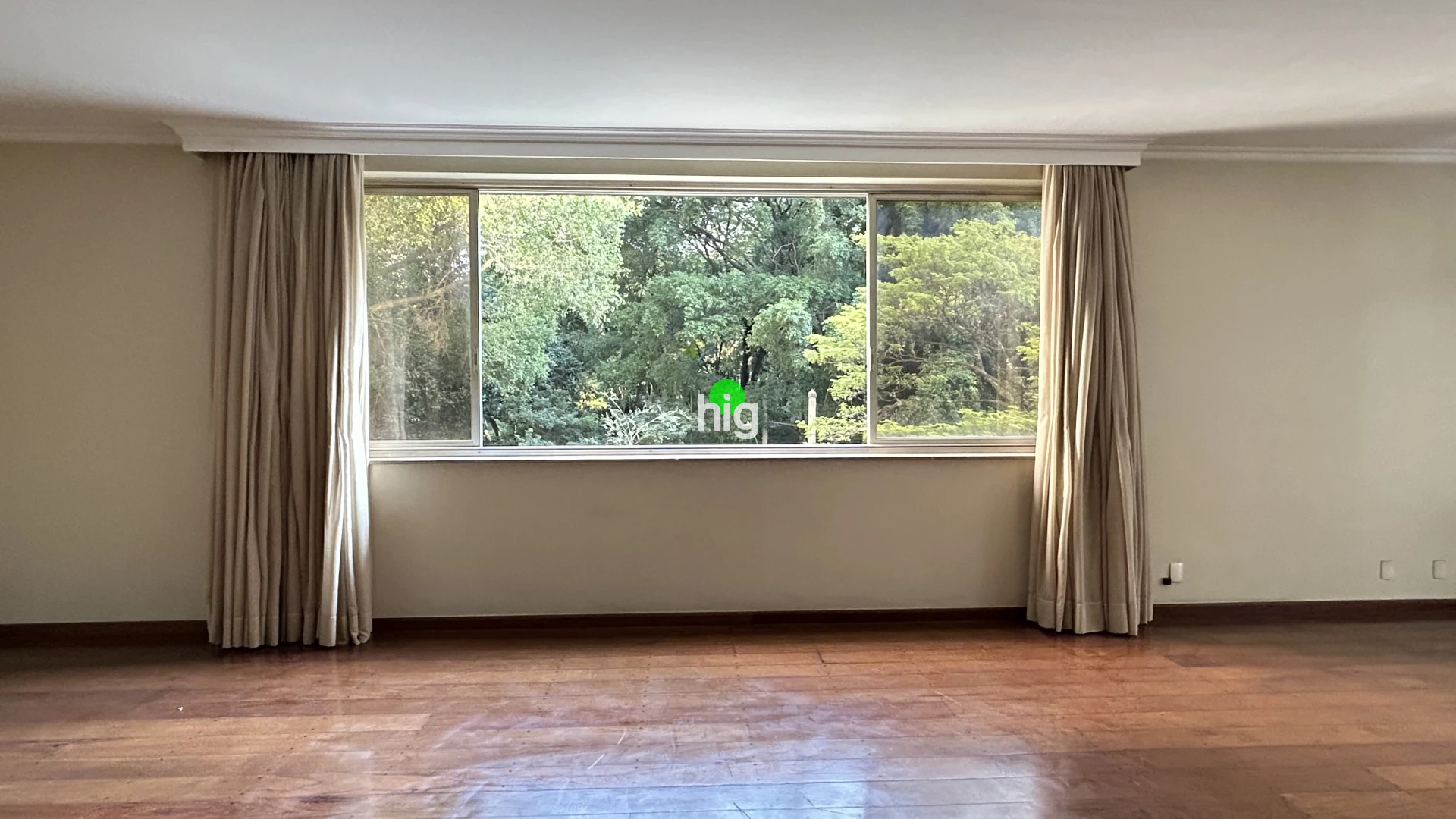 Raridade | Em frente à Praça Buenos Aires - 