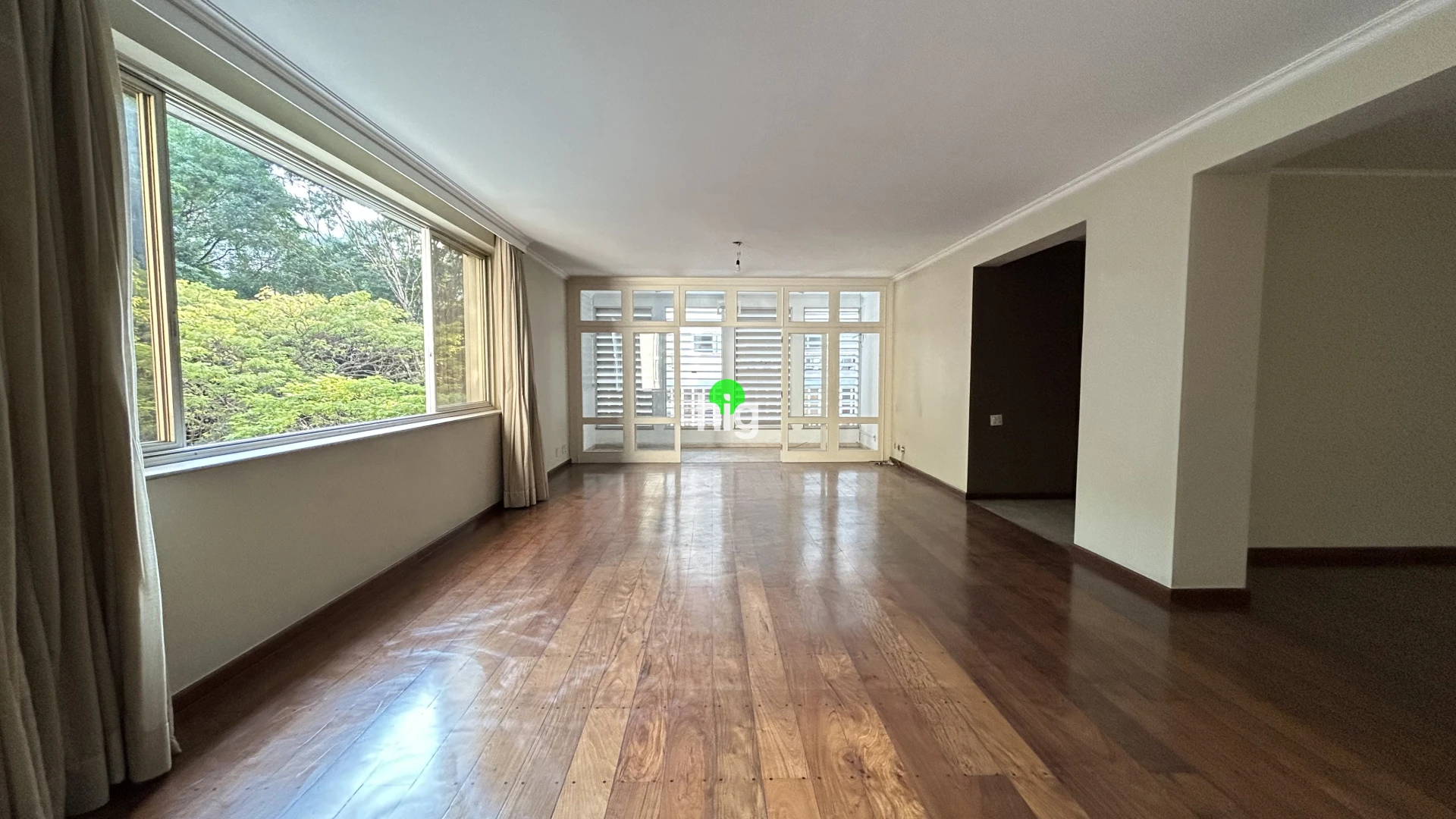 Raridade | Em frente à Praça Buenos Aires - 