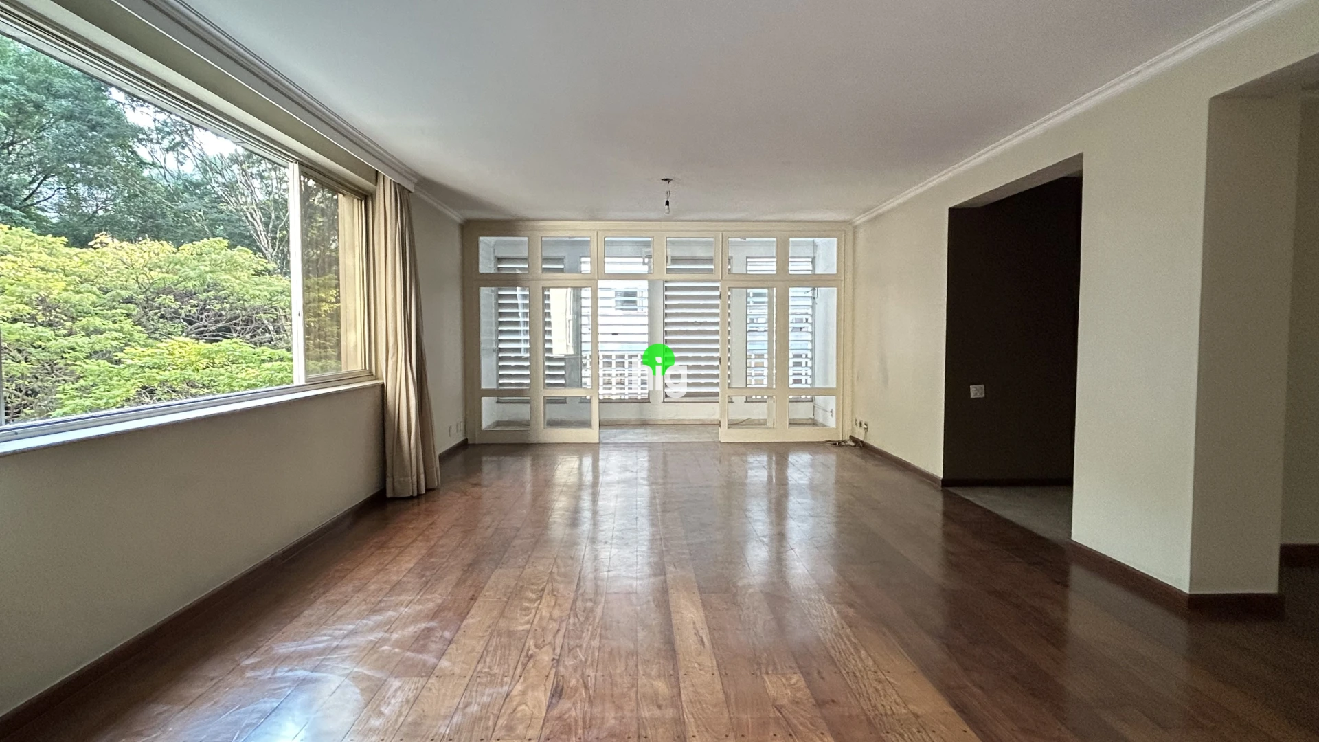 Raridade | Em frente à Praça Buenos Aires - 