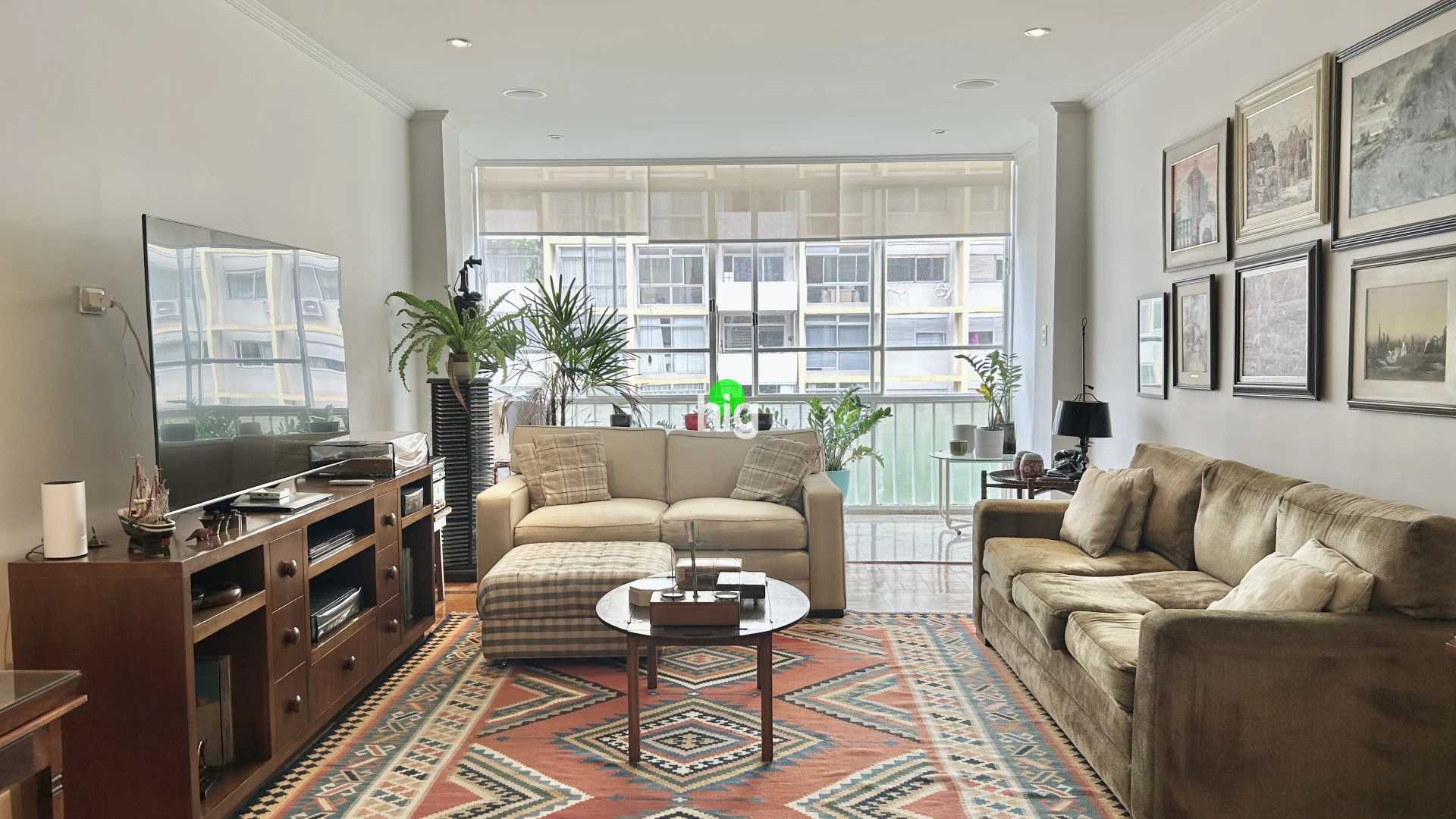 OPORTUNIDADE RARA! APARTAMENTO ORIGINAL EM EDIFÍCIO ASSINADO - 