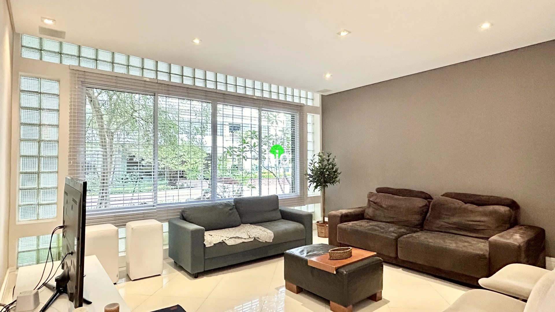 Apartamento térreo em edifício de Franz Heep em Higienópolis - 