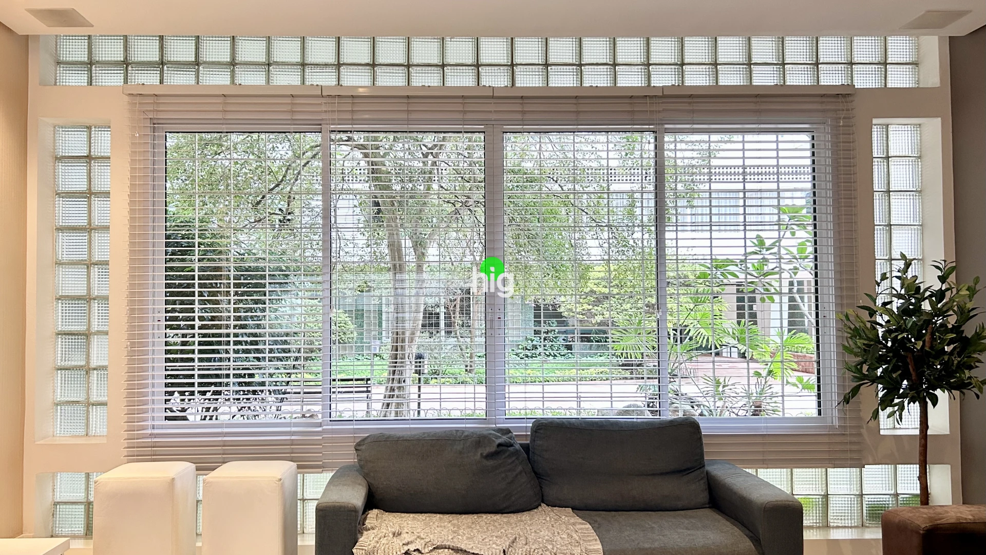 Apartamento térreo em edifício de Franz Heep em Higienópolis