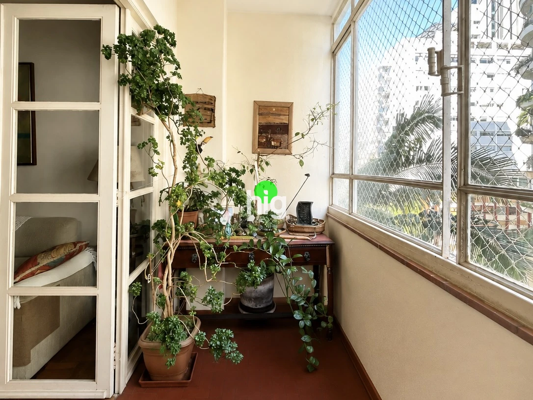 Mais uma jóia rara com varanda em um dos prédios mais especiais de Higienópolis! 