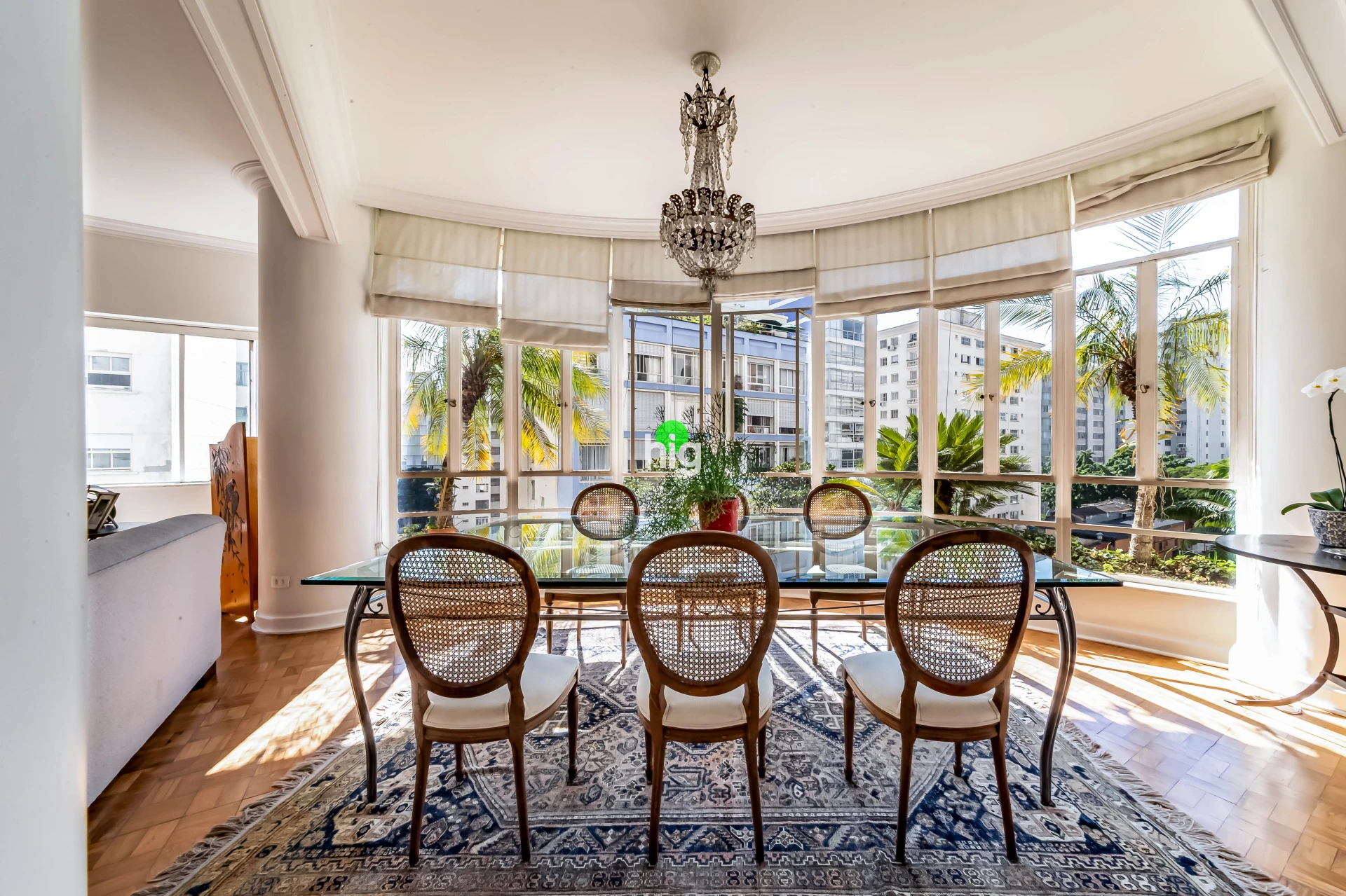 Um clássico de Higienópolis, onde a arquitetura de 1954 permanece como sinônimo de elegância. - 