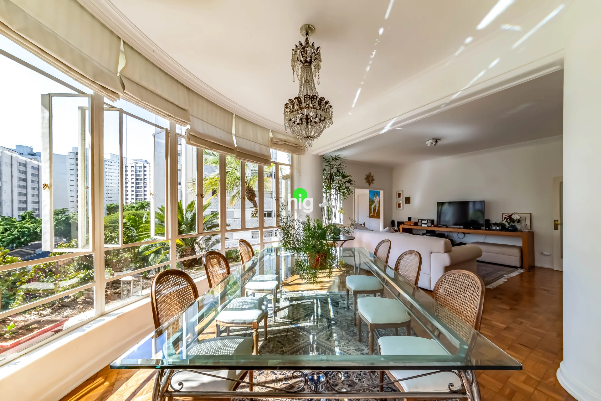 Um clássico de Higienópolis, onde a arquitetura de 1954 permanece como sinônimo de elegância. - 